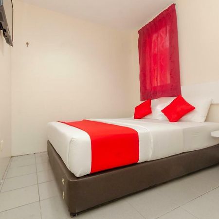 Oyo 1010 Skudai Hotel Eksteriør bilde