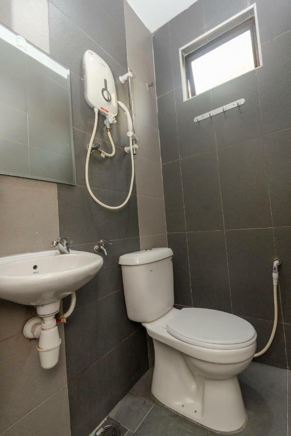 Oyo 1010 Skudai Hotel Eksteriør bilde